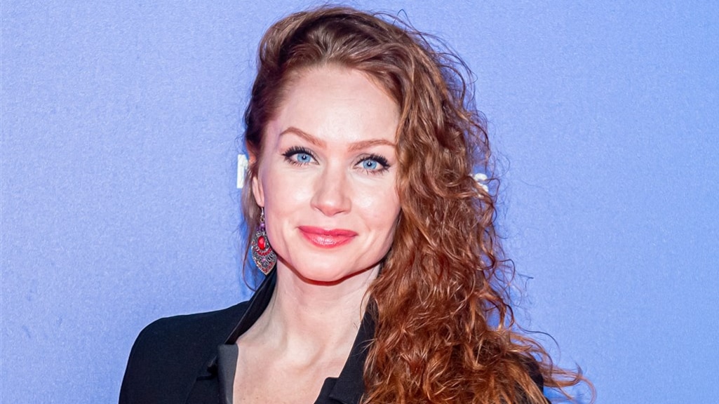 Bertrie Wierenga toont gegroeide babybuik in verschillende outfits