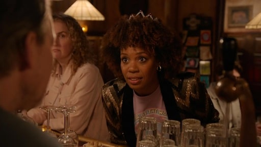 Jasmine Sendar brengt slecht nieuws bij entree in GTST