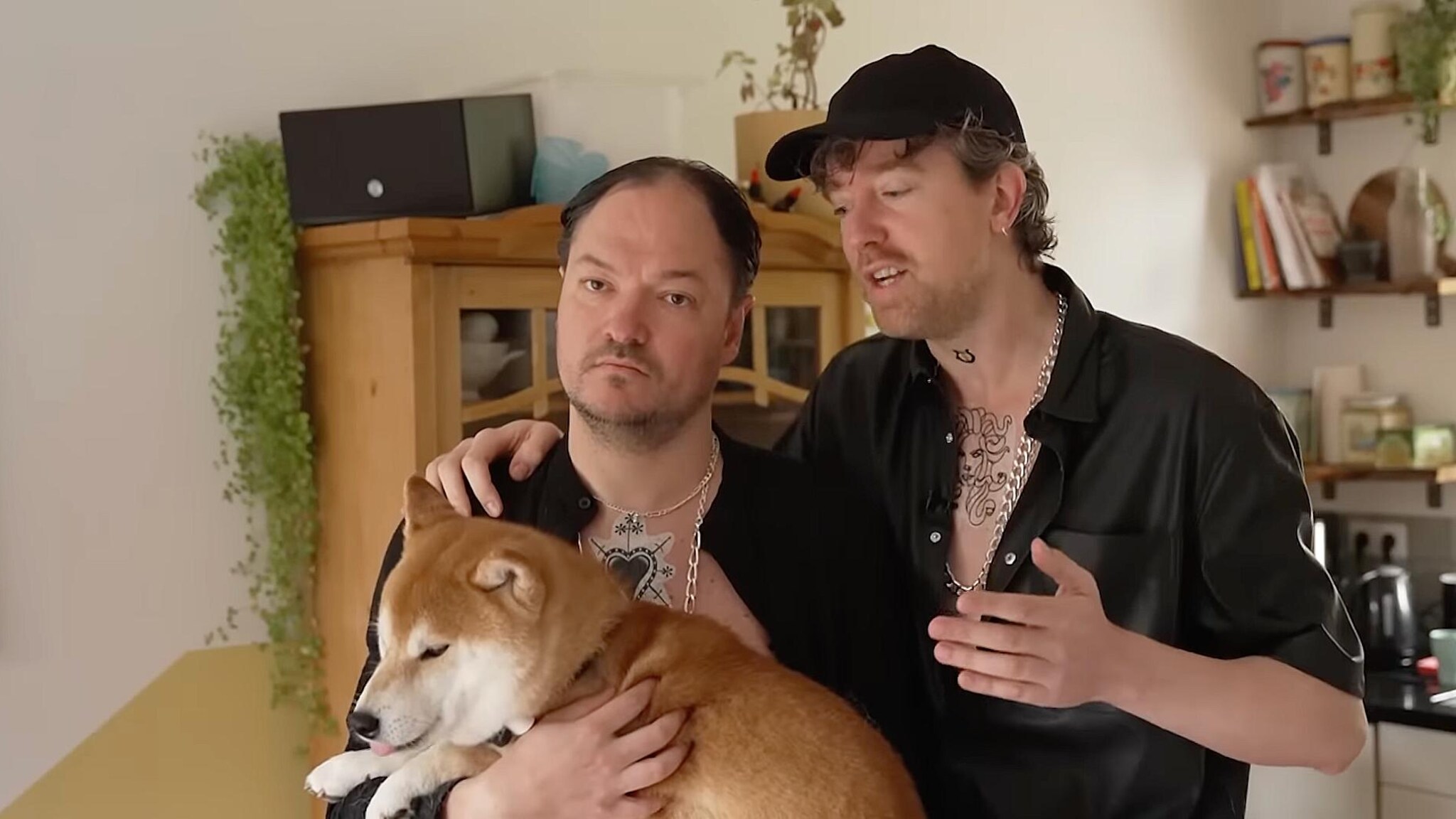 Kijkers gieren om persiflage Duncan Laurence in Even Tot Hier