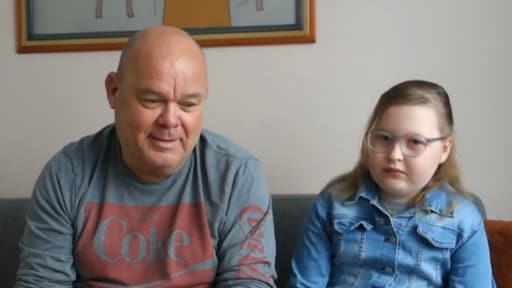 Familie en vrienden nemen afscheid van veerkrachtige Emelie in Niet Klein Te Krijgen