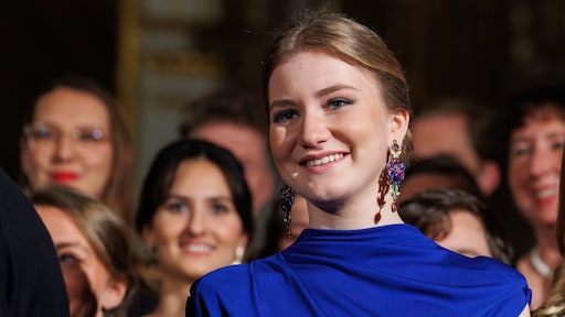 Belgische prinses Elisabeth leert schieten tussen lessen door