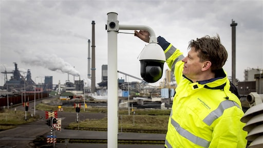 Omwonenden Tata Steel houden met camera's toezicht op gifwolken