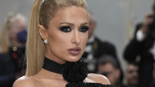 Paris Hilton woest over negatieve berichten over zoon: 'Onaanvaardbaar'