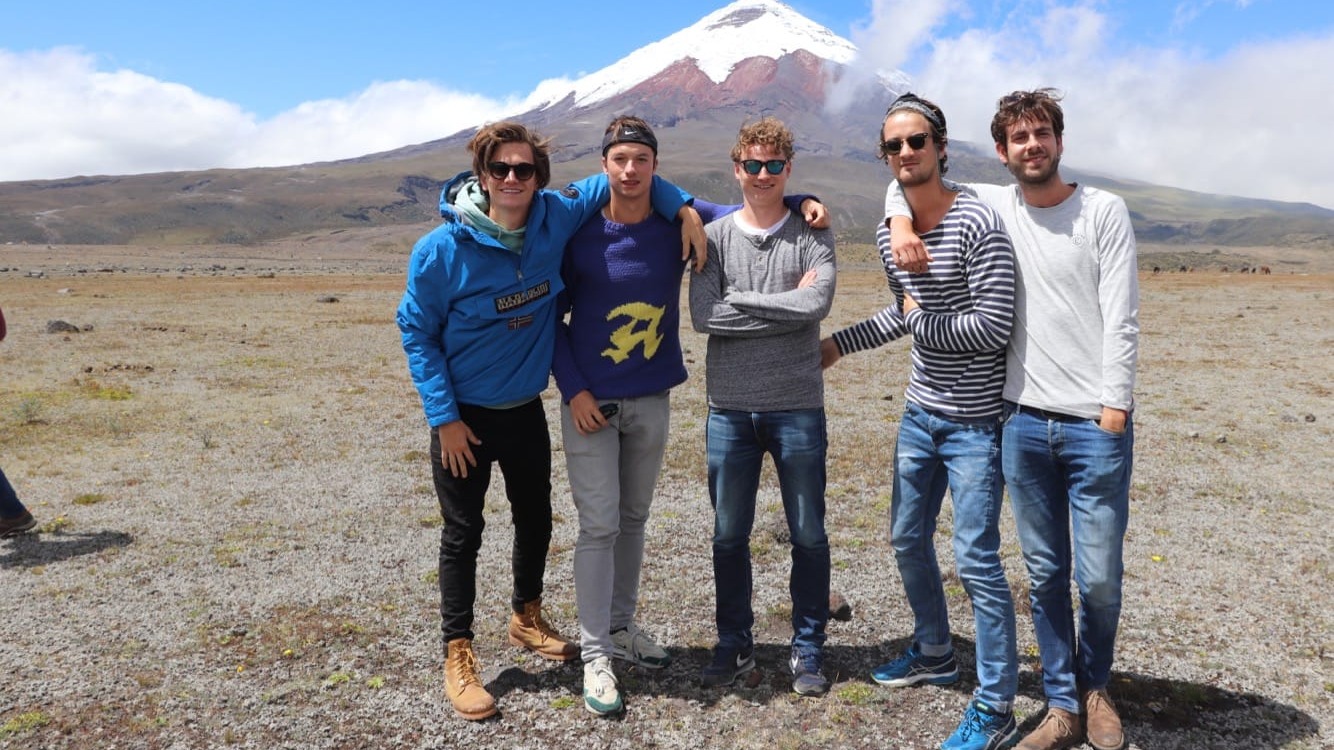 De vriendengroep in Ecuador, in 2018.