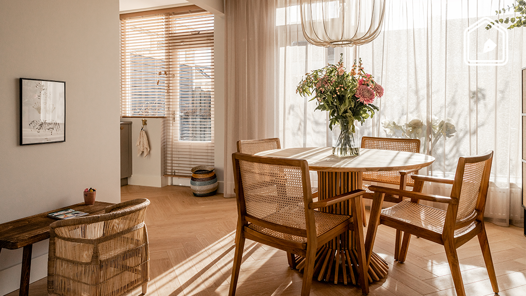 KZK: Een rustgevende woning met lichte kleuren voor Santosh en Vanity