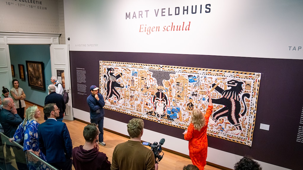 Het wandtapijt van Mart Veldhuis in het Dordrechts Museum.