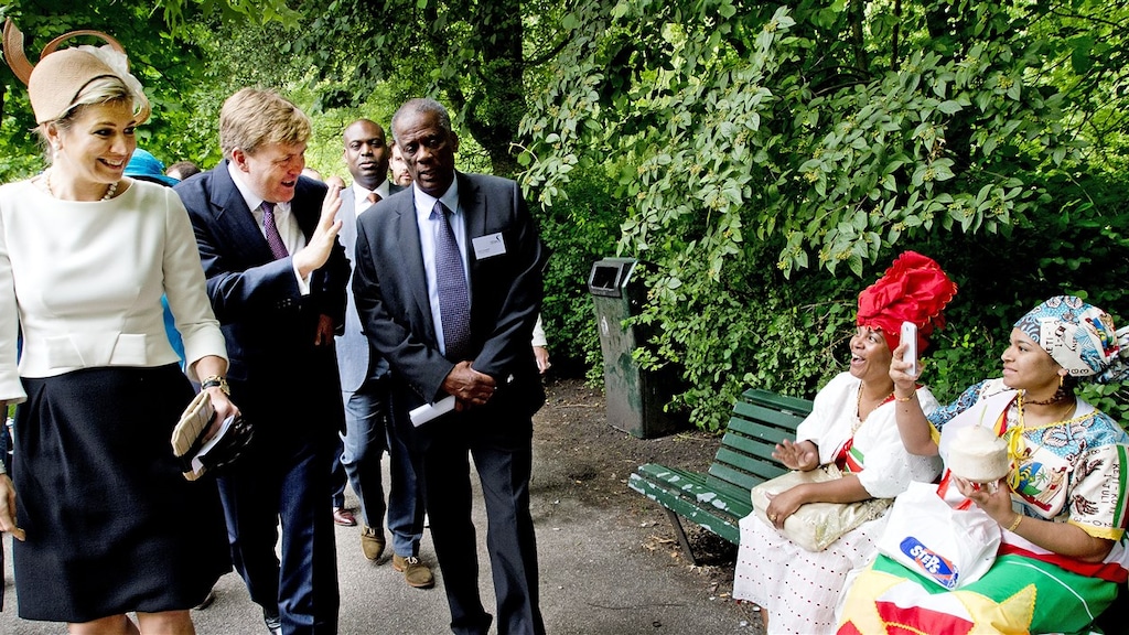 Koning Willem-Alexander en koningin Maxima in 2013 op Keti Koti.