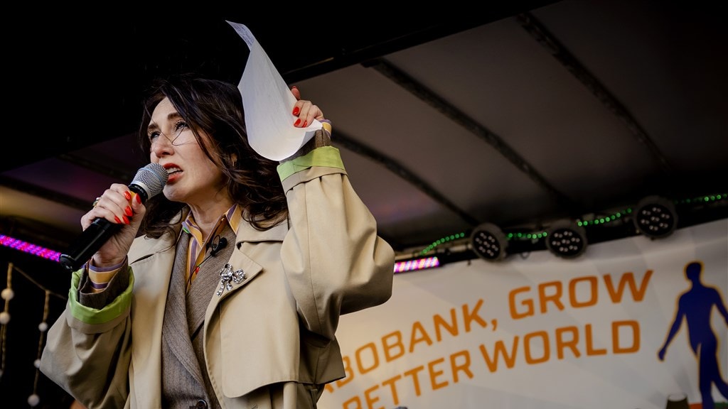 Actrice Carice van Houten opgepakt bij klimaatprotest