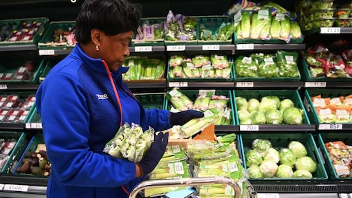 Brood en melk onbetaalbaar: Britse regering wil nu maximumprijs voor basisproducten