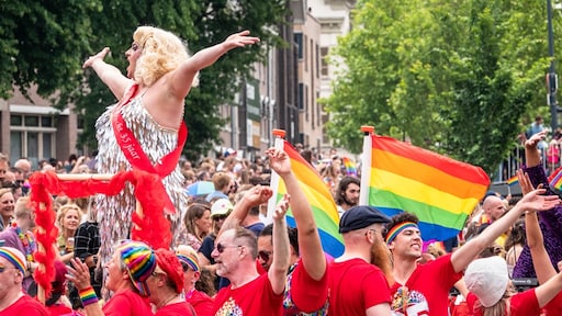 Dragqueens varen vooraan bij Pride Utrecht uit protest tegen anti-lhbti-geweld