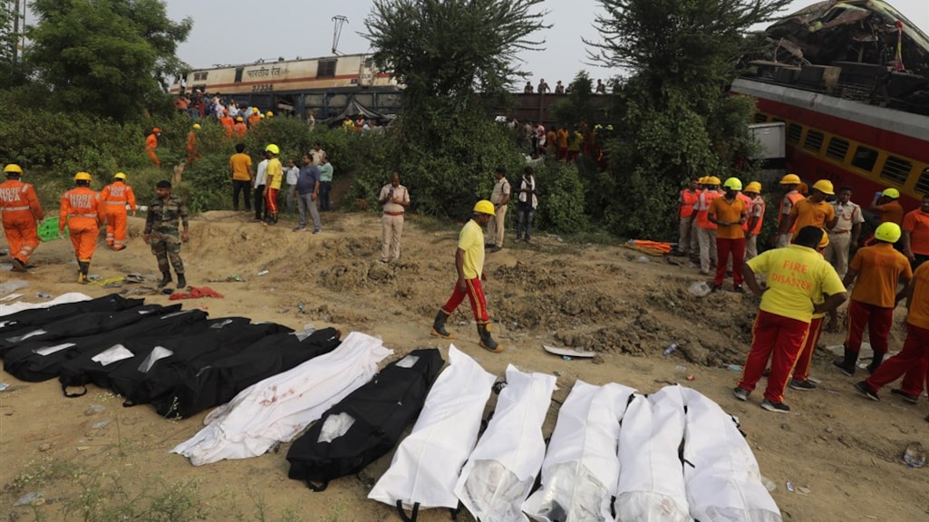 Lichamen van slachtoffers van de treinramp in Balasore