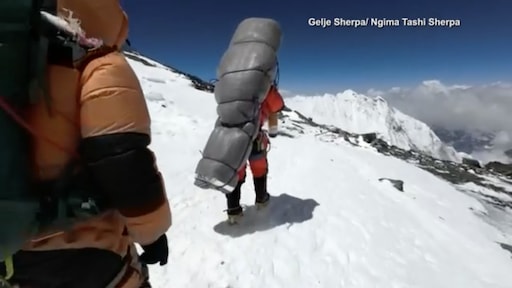 Halfdode man Mount Everest bedankt niet redder, maar sponsors