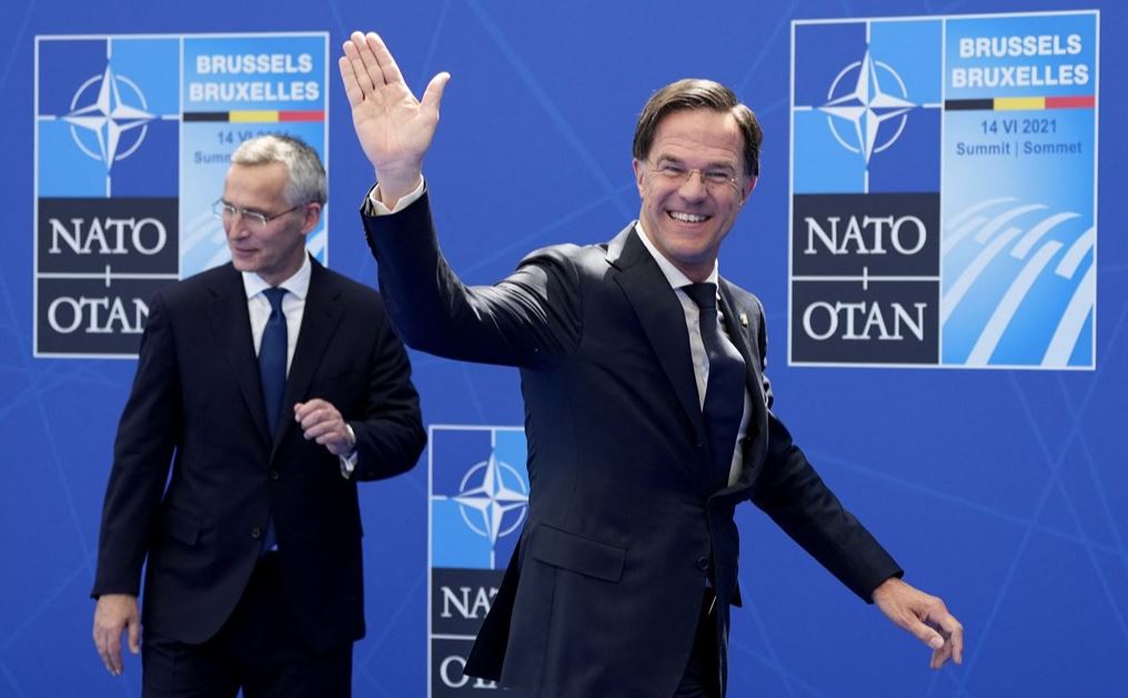 NAVO-secretaris-generaal Jens Stoltenberg en Mark Rutte tijdens een top in Brussel