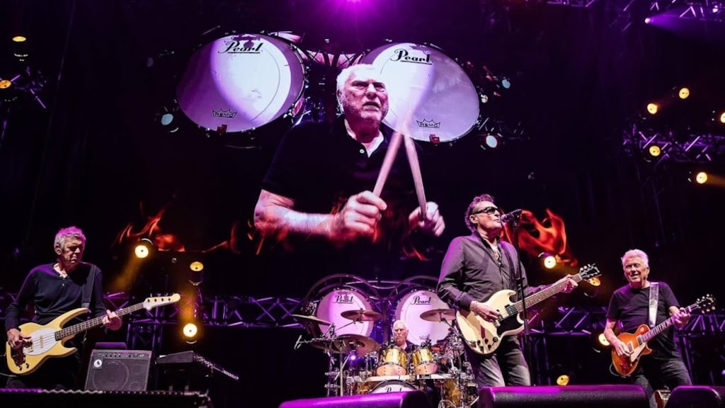 Drie leden Golden Earring bij afscheid in Ahoy