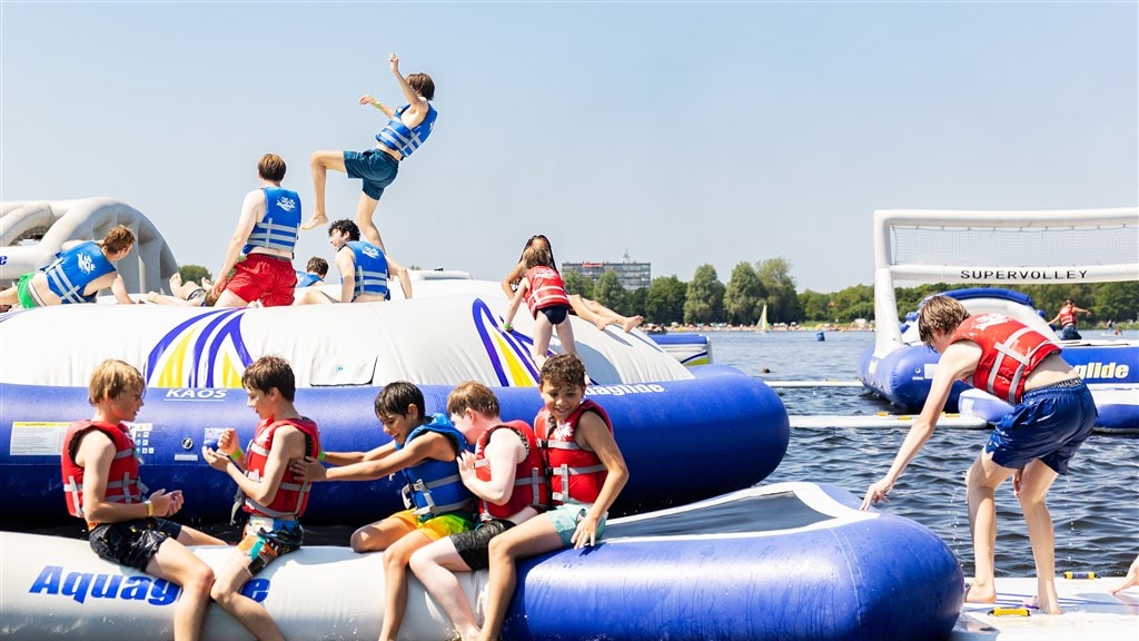 Waterpret in Leidschendam. Deze kinderen hadden zondag veel plezier.