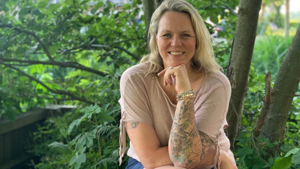 Charlottes laatste nummer zegt: 'We zijn hier op aarde voor 'n tijdelijk avontuur'