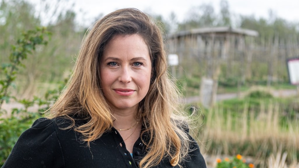 Sanne Vogel herdenkt stilgeboren dochter: 'De tranen kwamen onophoudelijk'