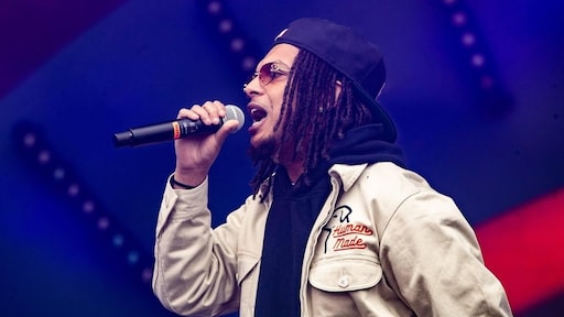 Ronnie Flex zet met nieuw album zijn muzikale afscheid langzaam in