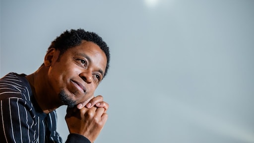 Typhoon openhartig over leven na depressie en burn-out: 'Mijn hart is opengegaan'