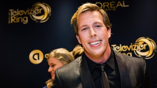 Freek Vonk 'bevallen' van gezonde larf uit been: 'Holy moly'