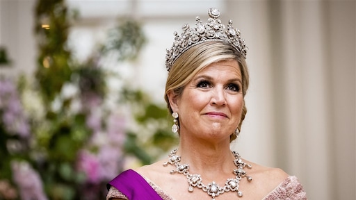 Come Maxima si prende cura dei bambini piccoli: gira la bottiglia dello shampoo e mangia gli avanzi | Via RTL Come Maxima si prende cura dei bambini piccoli: gira la bottiglia dello shampoo e mangia gli avanzi | Via RTL