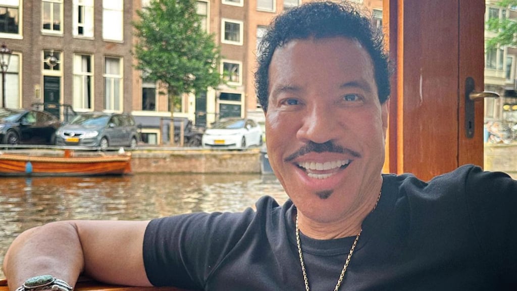 Lionel Richie viert verjaardag op bootje in Amsterdamse grachten
