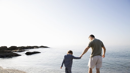 Alleen met kind op vakantie? 'Regel toestemming voor vertrek'