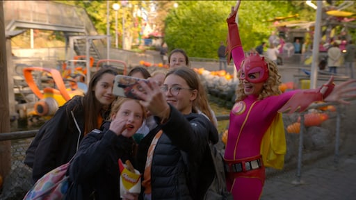 Undercover-collega's Tom Waes en Frank Lammers dagen Elise Schaap uit in Bla Bla Bla met Schaap