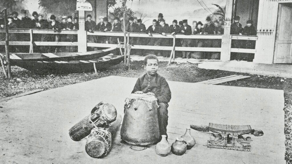 Surinamers tentoongesteld in circustent Amsterdam: 'Mijn opa en oma zaten daar'