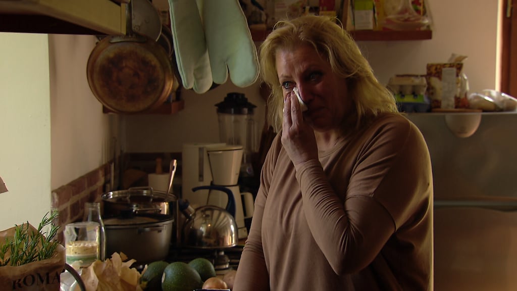 Claudia in tranen door onzekerheid in B&B Vol Liefde: 'Ik verdien liefde'