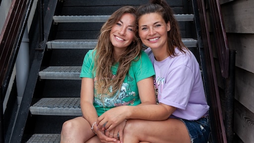 Psychotische buurman stak Eileen en Mayonne neer: 'Het heeft ons veel gebracht'