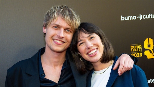 MEAU onthult relatie met haar gitarist: 'Het voelt zo fijn'