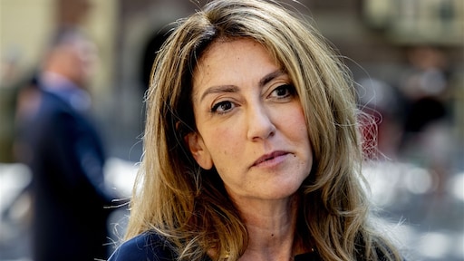 VVD-lijsttrekker Dilan Yeşilgöz te zien in College Tour