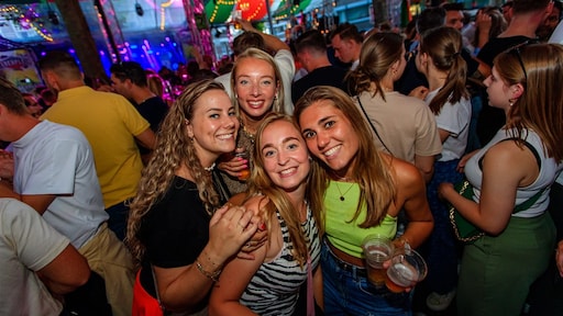 Tassencontrole bij Vierdaagsefeesten: eigen drank mag niet mee