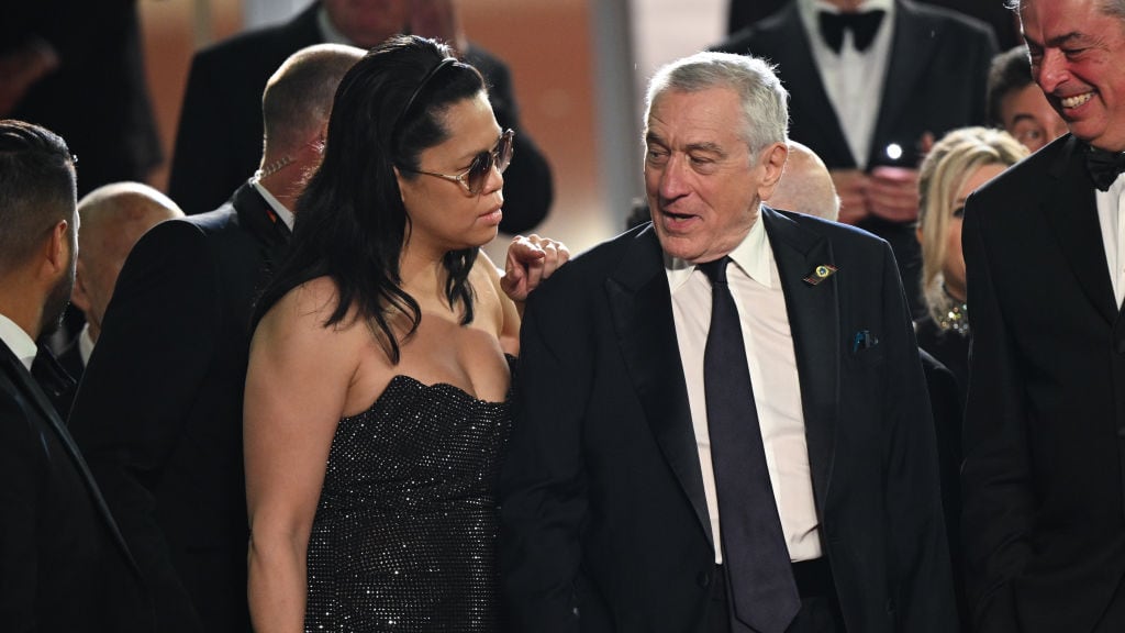 Vriendin Robert De Niro na bevalling met gezichtsverlamming in ziekenhuis