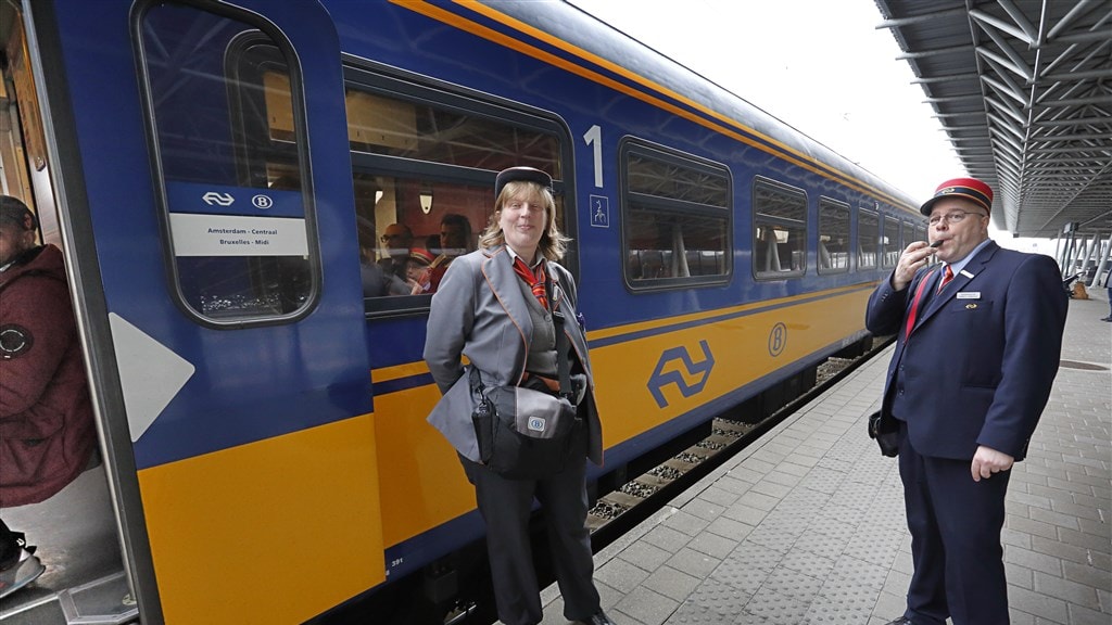 Dezelfde rit, dezelfde trein naar het buitenland, maar bij de NS ben je duurder uit