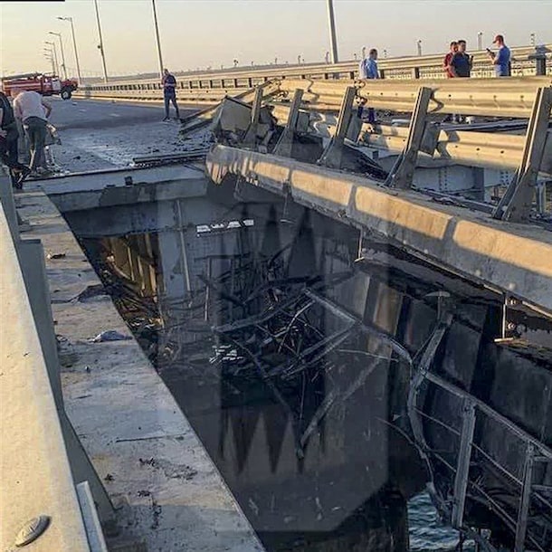 Foto van de brug na de vermeende drone-aanval.