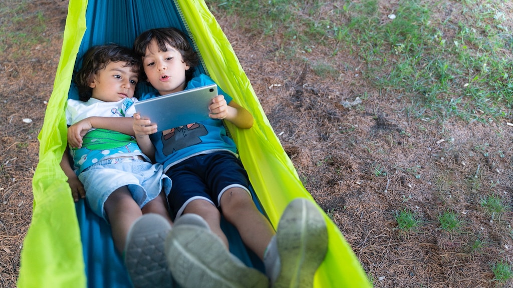 Schermverbod voor de kinderen op vakantie? Zo radicaal hoeft het niet