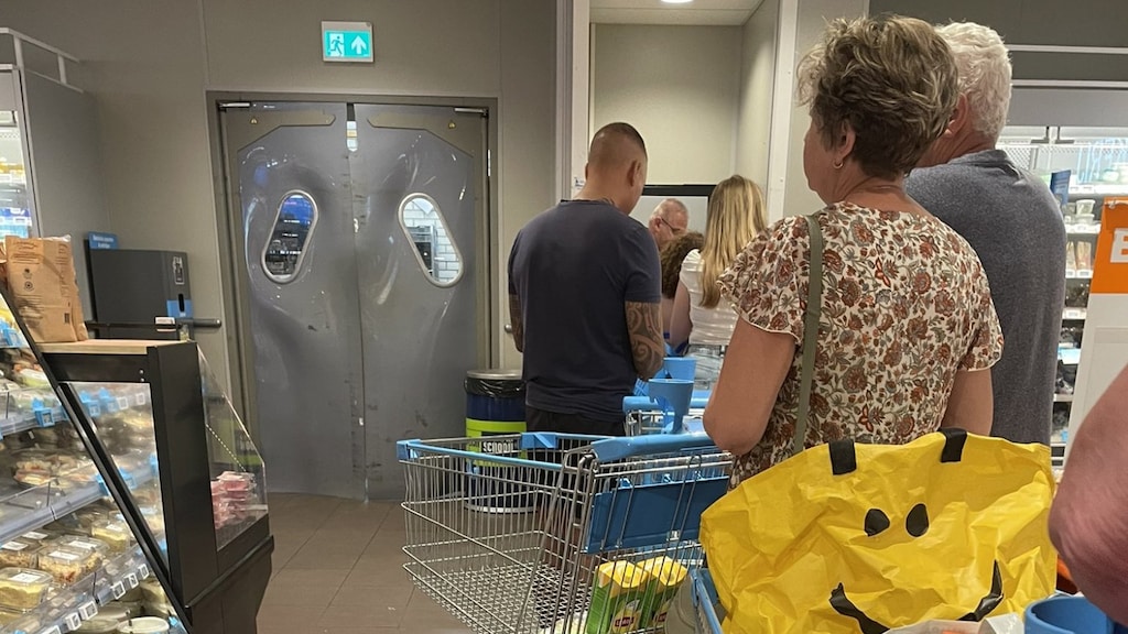 Voorkom lange rijen bij statiegeldautomaat: 'Leeg je blikjes'