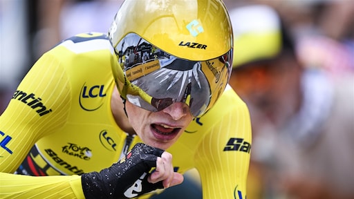 Vingegaard deelt mokerslag uit met zege in tijdrit Tour