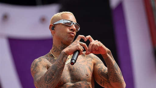 Bizzey heeft opmerkelijke wc-gewoonte: 'Föhn mezelf graag'