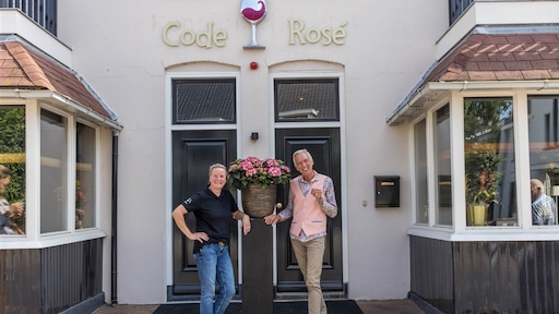 Code Rosé is dicht: Meilandjes knijpen er even tussenuit na opening
