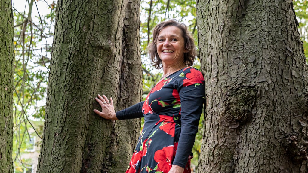 Struikrover Iris: 'Onzin om in tuincentra veel geld te betalen voor een plant'