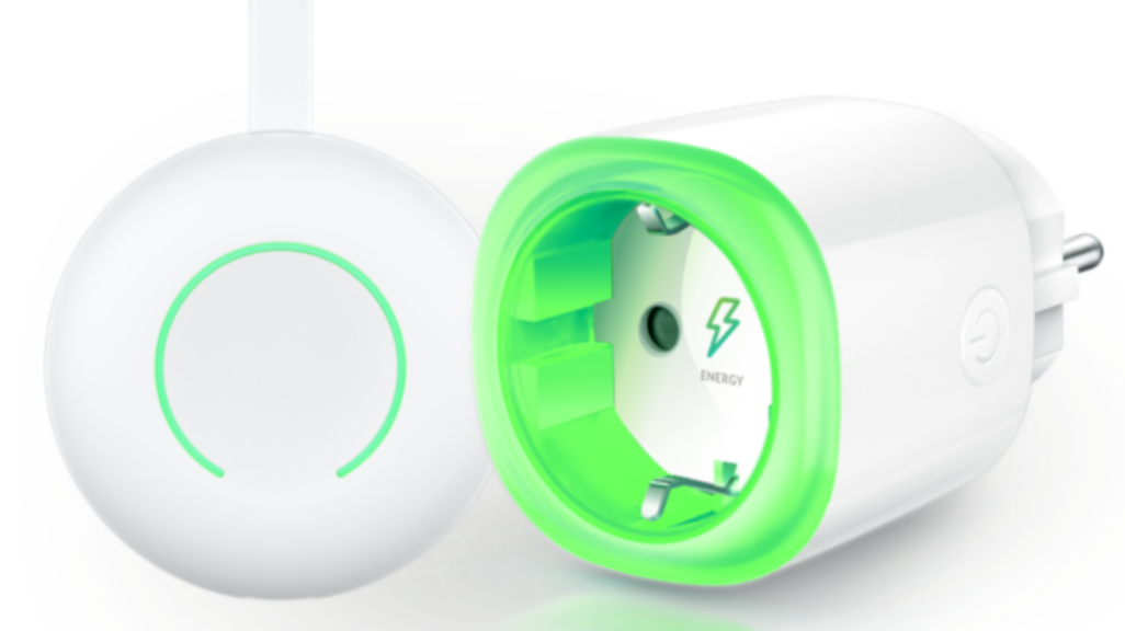 Een P1-metter en een slimme stekker van HomeWizard.