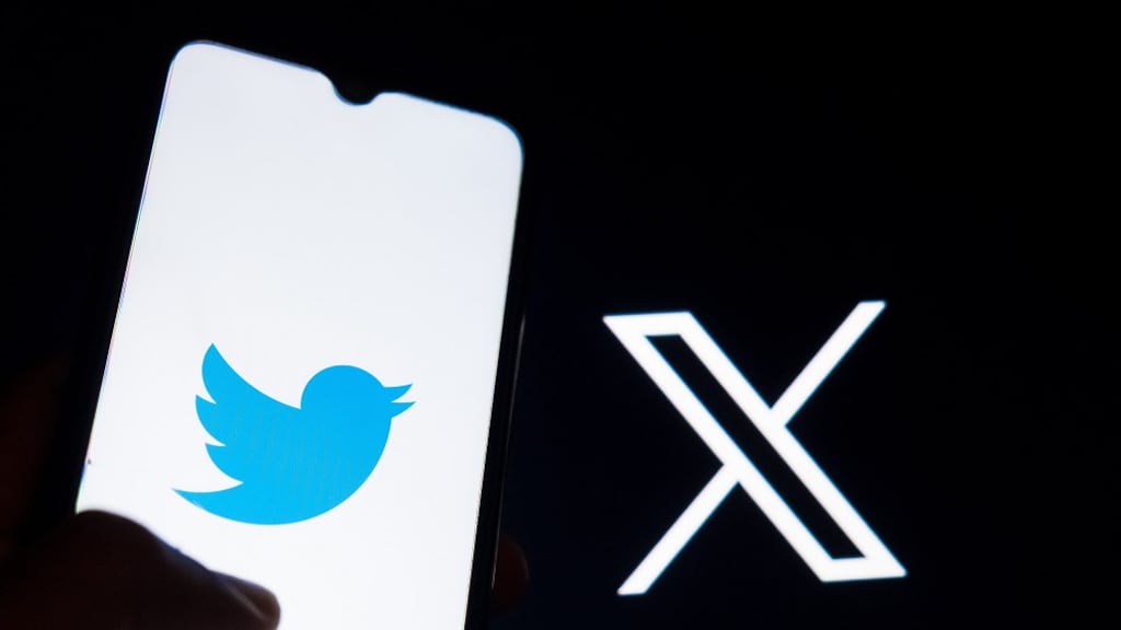 Musk gooit het roer weer om: Twitter wordt X en krijgt nieuw logo
