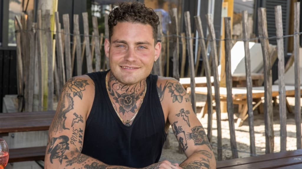 Douwe Bob stapt in huwelijksbootje en wordt vader van vierde kindje