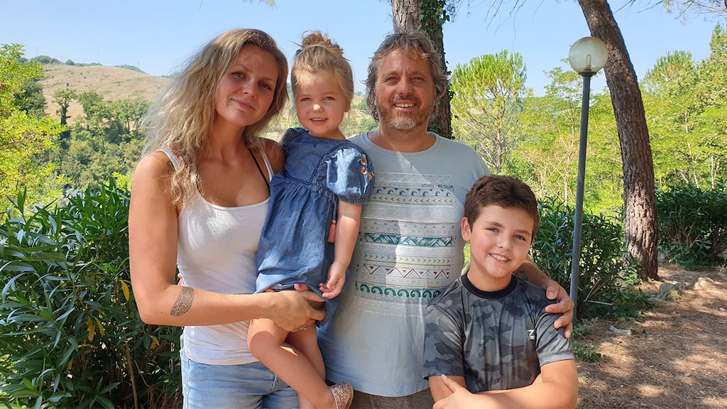 Politie-inval bij gezin Ik Vertrek: 120 uur taakstraf en torenhoge boetes