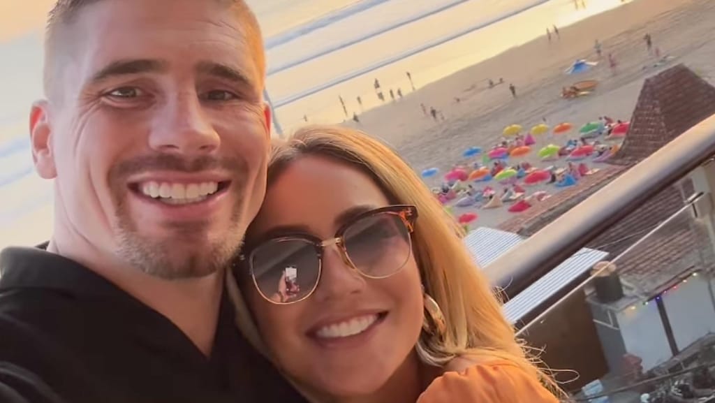 Rico Verhoeven geniet van zonvakantie met vriendin en kinderen