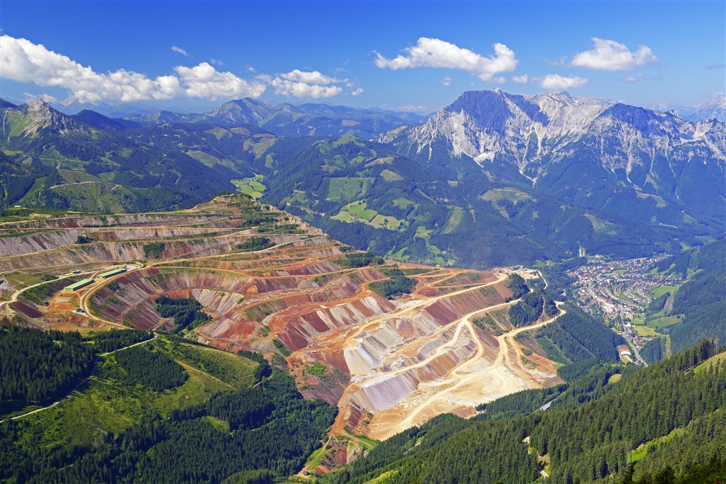 Nacht op een koude kale berg: Nederlandse familie gered in Oostenrijk