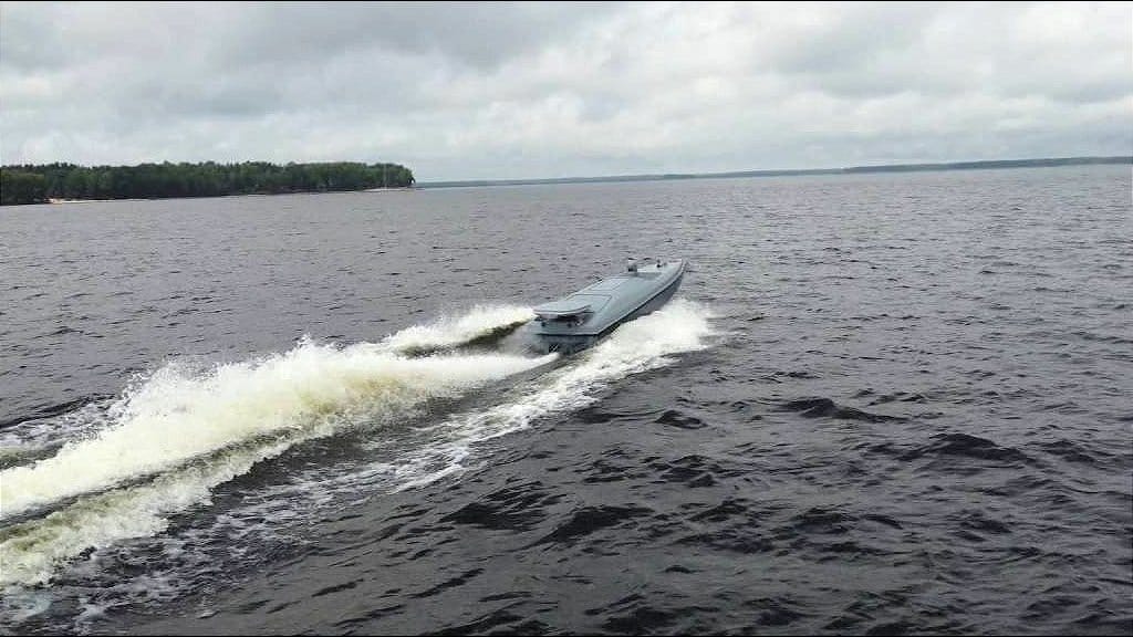 Een varende zeedrone.